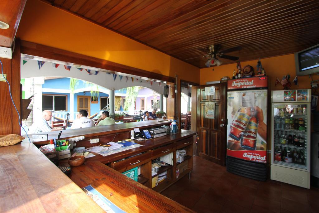 Rainbow Village La Ceiba Bilik gambar