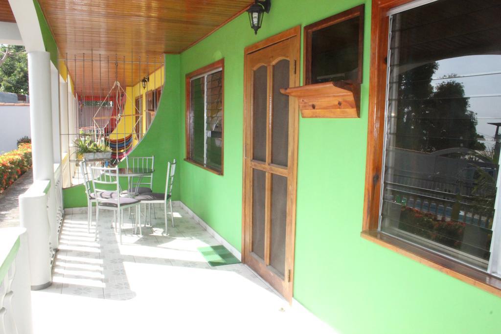 Rainbow Village La Ceiba Bilik gambar